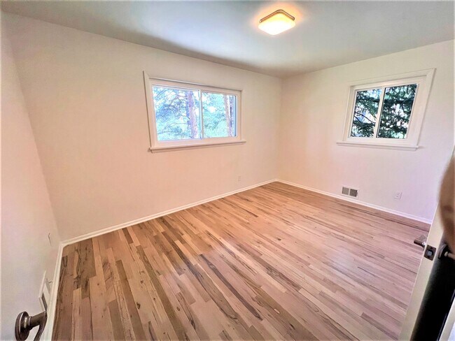 Building Photo - 5355 S Hatch Dr