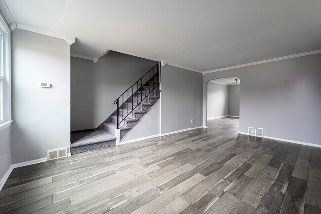 Building Photo - Completely renovated end row home! Stainle...
