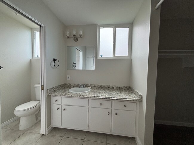 Building Photo - 5504 Fernhill Cir