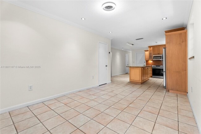 Building Photo - 5520 San Vicente St