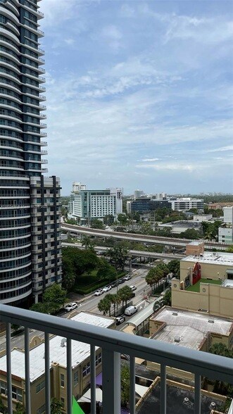 Building Photo - 1250 S Miami Ave