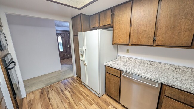 Building Photo - One level home with lots of character in H...