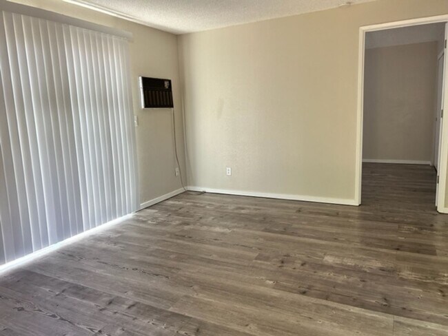 Building Photo - Cute One Bedroom Apartment in Central Medford | Available Mid December