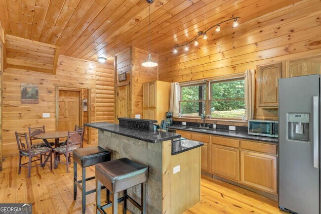 Building Photo - 417 Hickory Ridge Dr