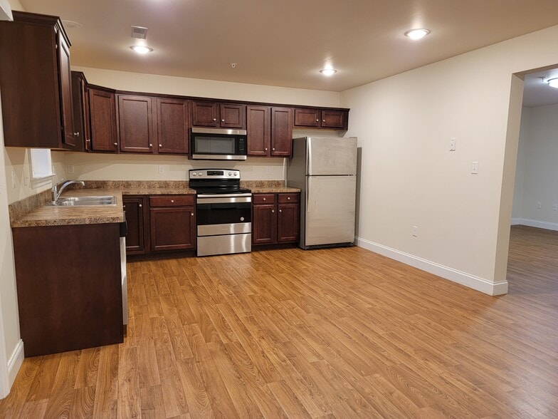 Building Photo - 143 Cedarwood Dr