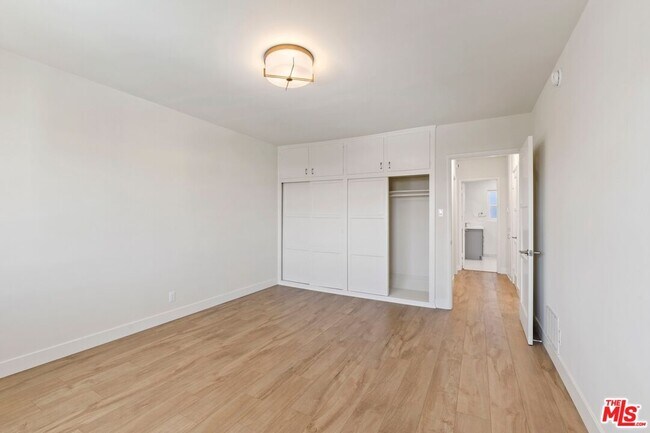 Building Photo - 1250 N Crescent Heights Blvd