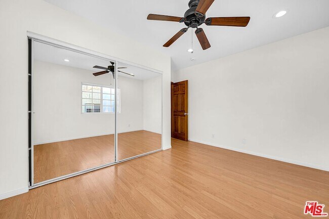 Building Photo - 743 N Las Palmas Ave