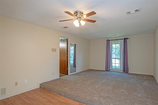 Building Photo - 2944 Knollwood Dr