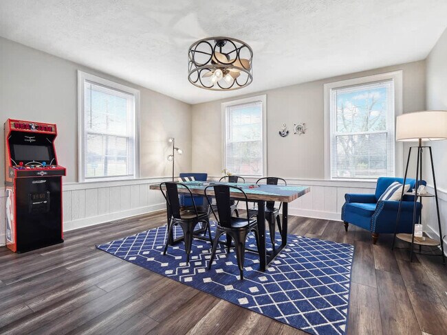 Building Photo - 1610 Cooper Foster Park Rd