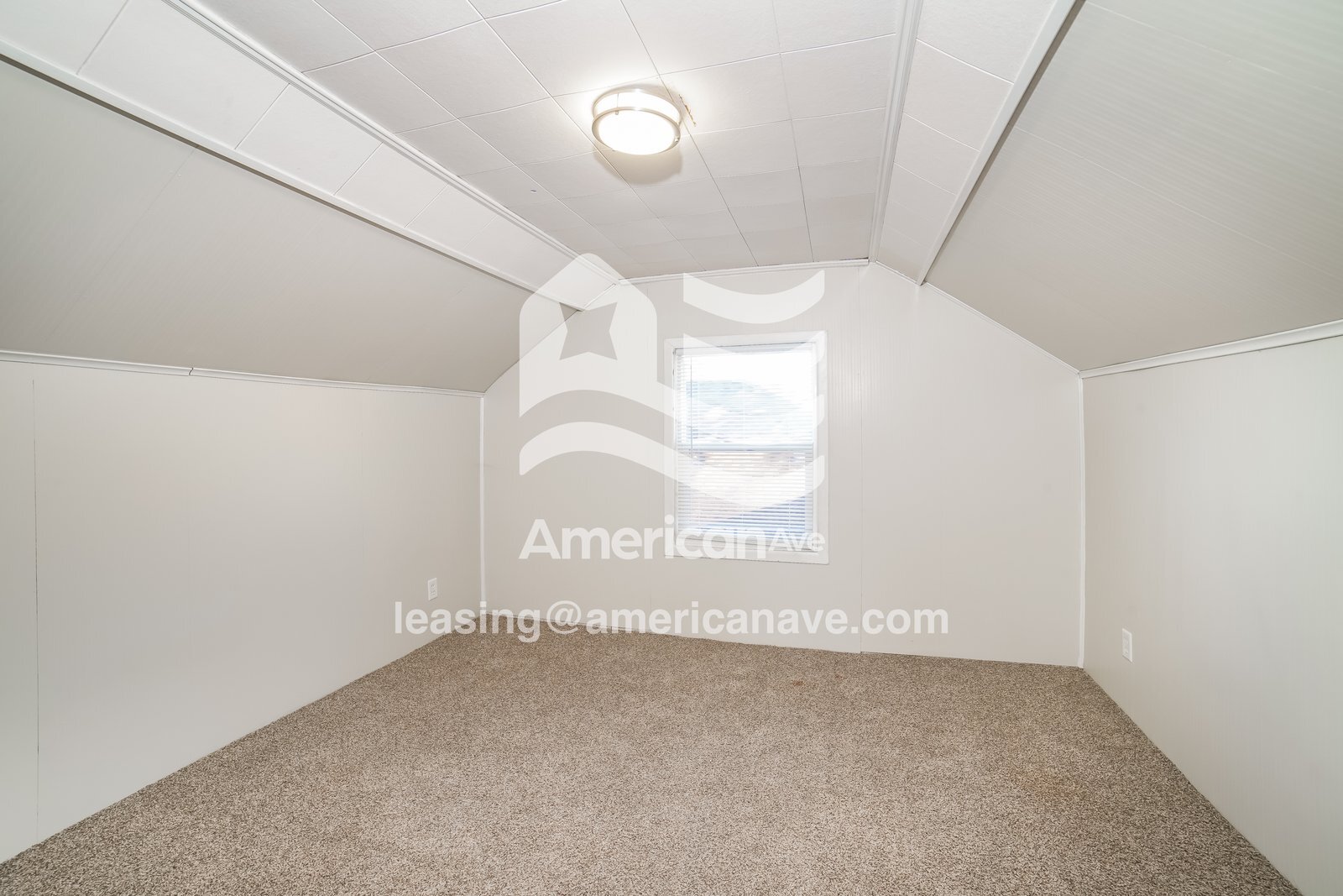 Building Photo - 908 E Maywood Ave