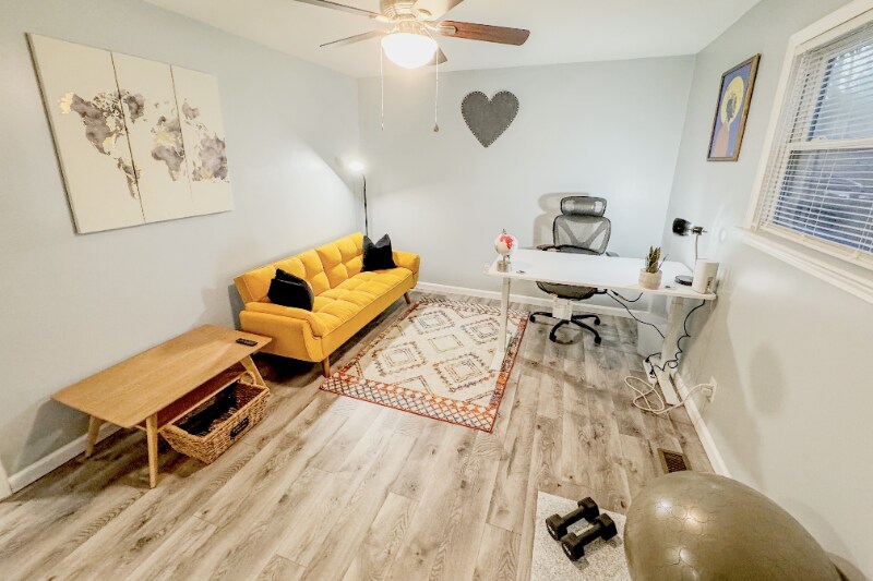 Building Photo - 618 Troy St