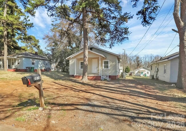 Building Photo - 2510 Hemphill St