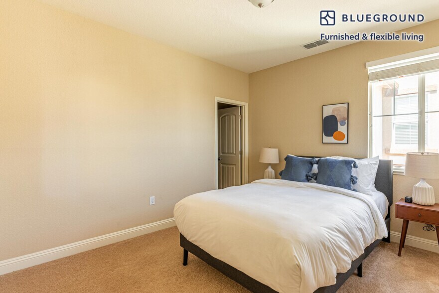 Building Photo - 5018 Osborne Cir