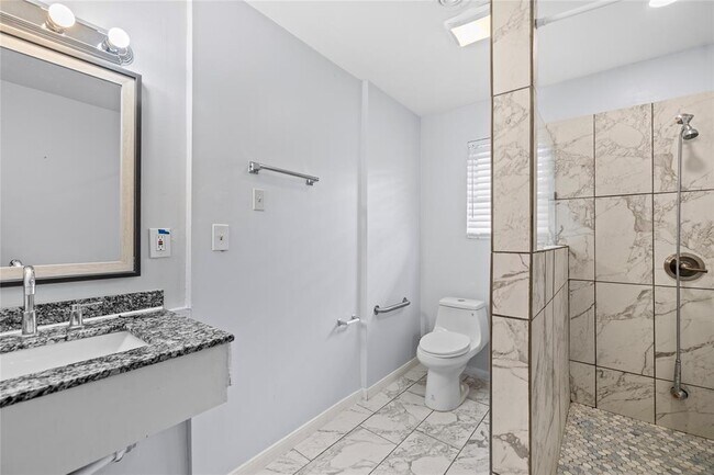 Building Photo - 4135 Levonshire Dr