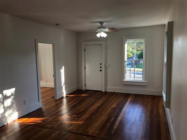 Building Photo - 2004 Rosewood Ave