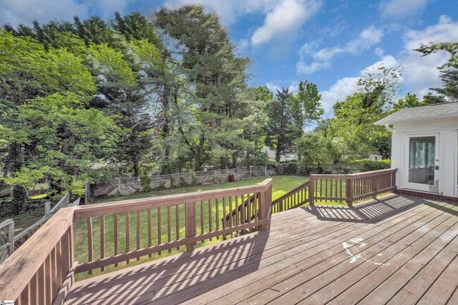 Building Photo - 203 Roper Mountain Rd Ext