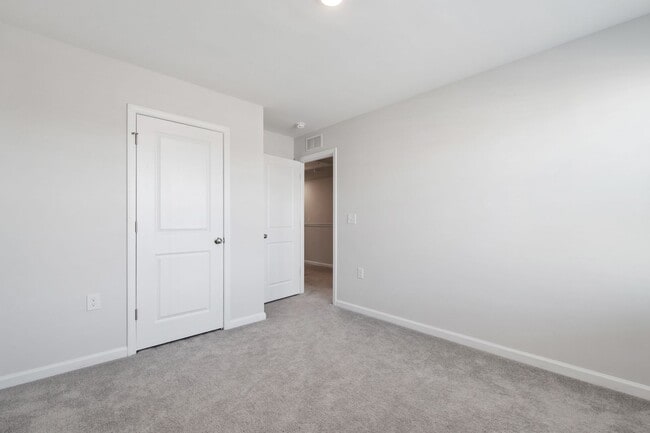 Building Photo - Bright, Spacious & Move-In Ready Townhome ...