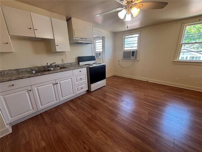 Building Photo - 507 Cleveland Ave SW