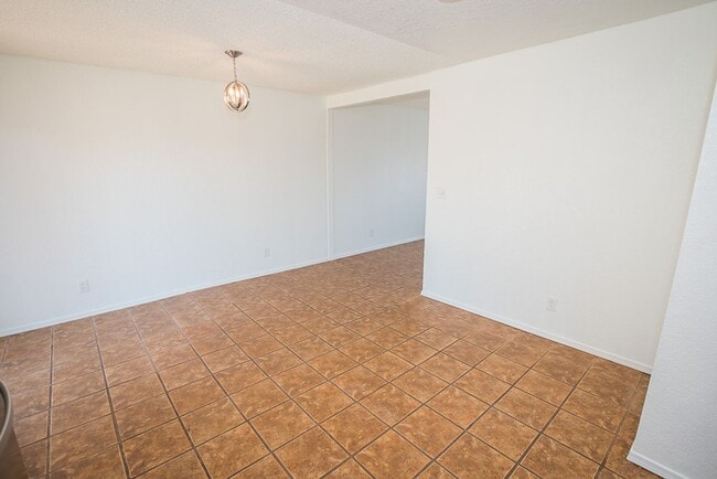 Building Photo - Charming Property Features 3 Bedrooms, 2 B...