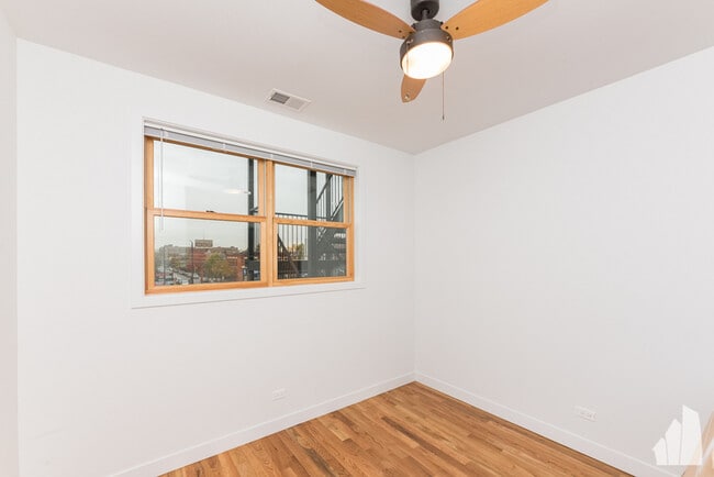 Building Photo - 806 S Claremont Ave