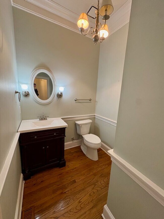 Building Photo - Spacious Five Bedroom Home in Mount Pleasant