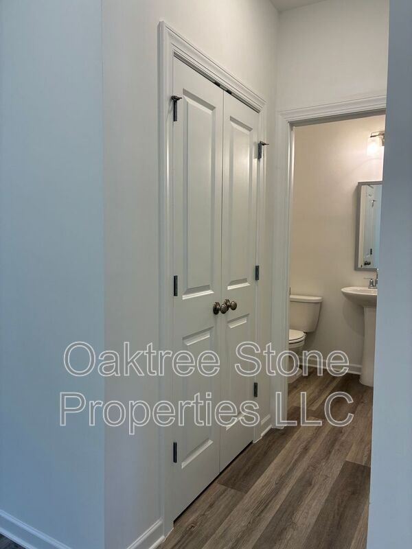 Building Photo - 3378 Skyland Dr