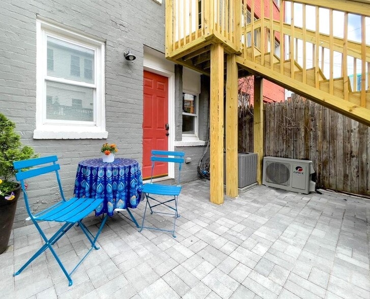 Building Photo - Elegant H Street Corridor townhouse minutes from downtown