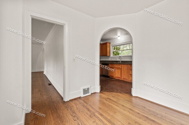 Building Photo - Modern Mediterranean 2 Bed/2 Bath with plenty of space - Pet Friendly!