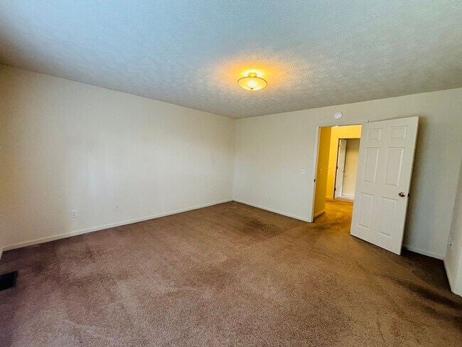Building Photo - 205 Broce Dr