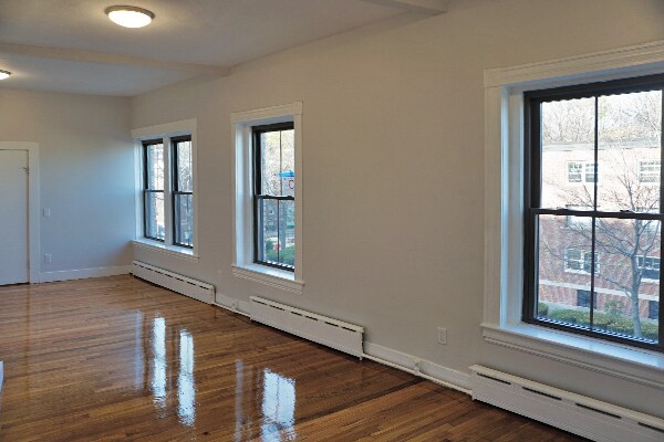 Building Photo - 119 Willow St