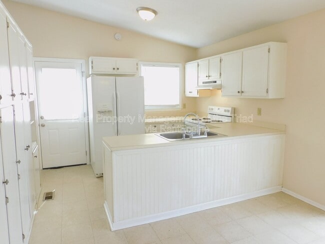 Building Photo - 905 Tipperary Dr