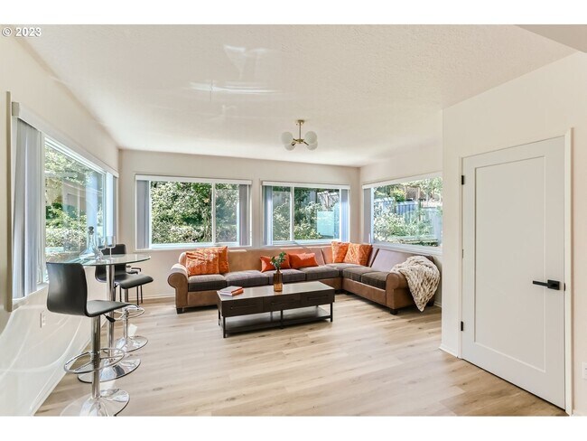 Building Photo - 2020 Wembley Park Rd