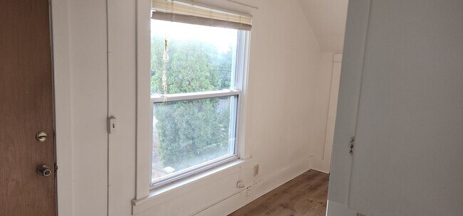 Building Photo - 32nd1414