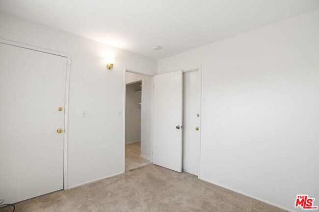 Building Photo - 5464 Evelyn Dr