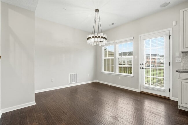 Building Photo - 1204 Pointe View Dr