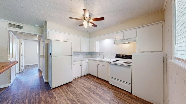 Building Photo - 16567 Farm to Market Rd 2154