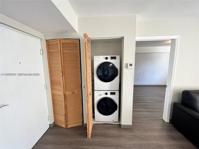 Building Photo - 637 SW 3rd St