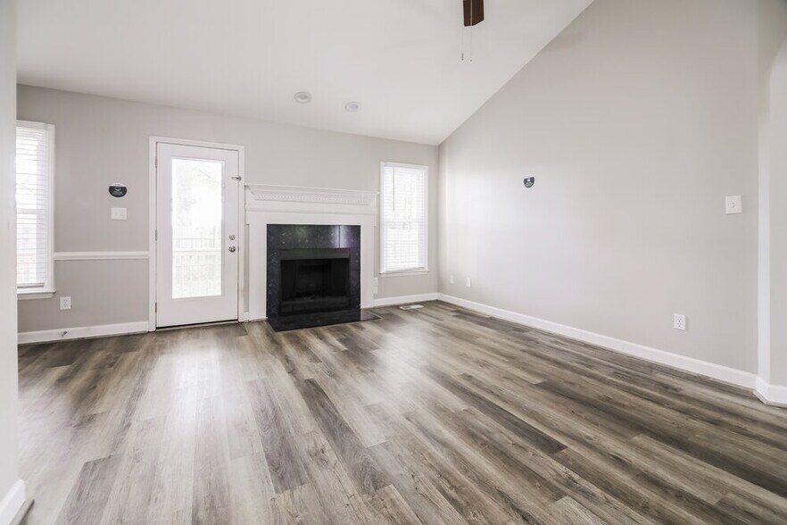 Building Photo - 998 St Catherines Dr