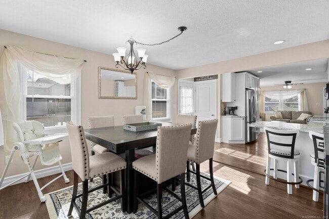 Building Photo - 27 Strathmore Rd