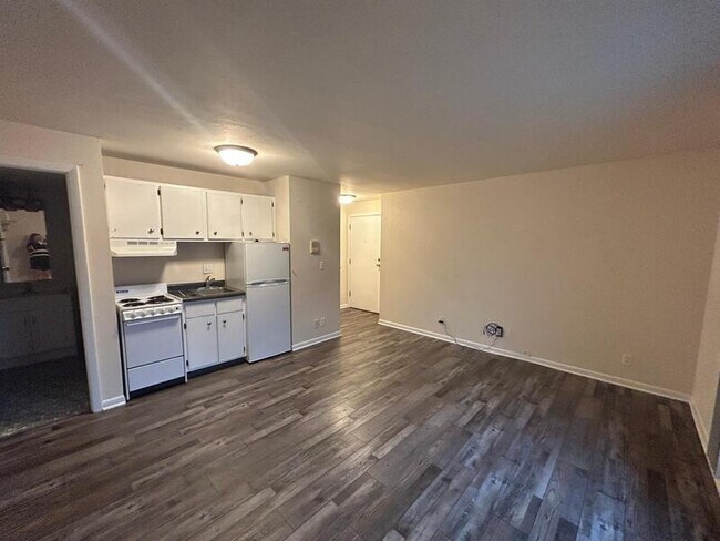 Building Photo - 134 E Johnson St