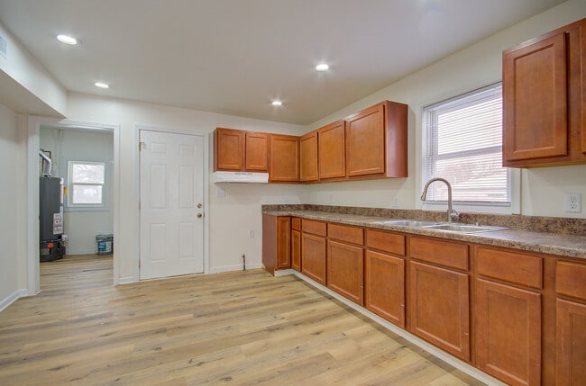 Building Photo - 1815 Wilcox St