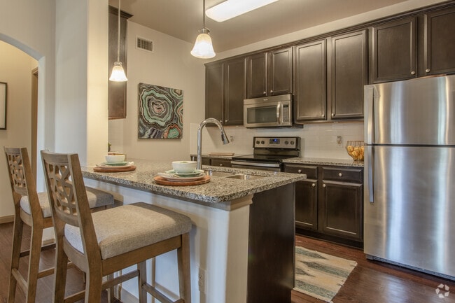 1 BR, 1 BA - 723 SF - West Creek Apartments