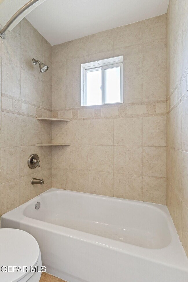 Building Photo - 6285 Wildwood Ct