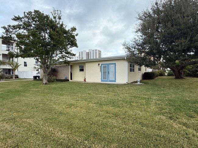 Building Photo - Updated 2 Bedroom 2 Bathroom House Available Mid-January