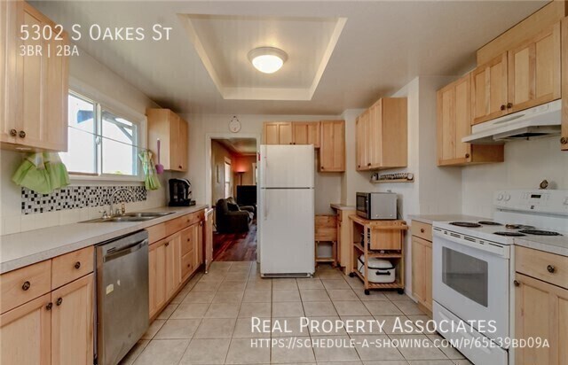 Building Photo - 5302 S Oakes St