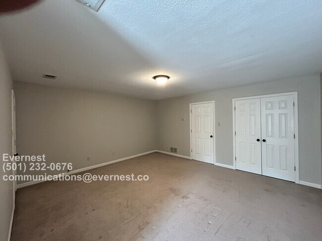 Building Photo - 9501 William Little Dr
