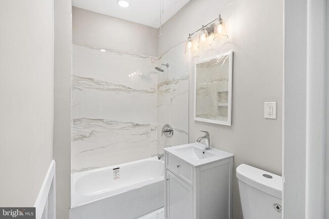 Building Photo - 2257 Ann St