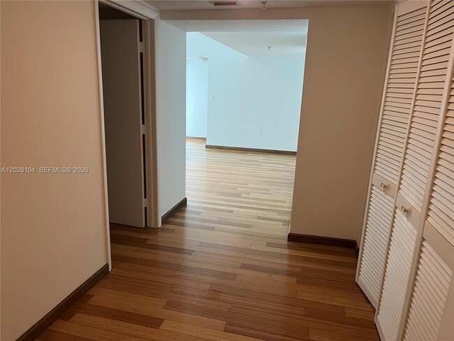Building Photo - 1800 N Bayshore Dr