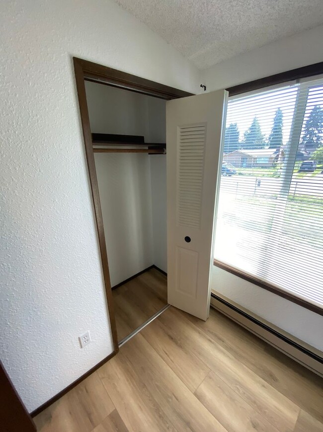 Building Photo - 3bd/1 Ba Rambler in Spanaway