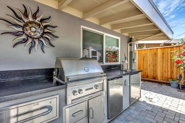 Building Photo - Gorgeous Vibrant Home In Santa Clara